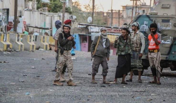 في ظل التوتر بين الإصلاح والإمارات..استدعاء سعودي لقائد “الحشد الشعبي” في تعز