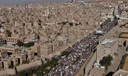 ملايين اليمنيين يحتشدون في مظاهرات ضدّ غطرسة أميركا وإرهابها