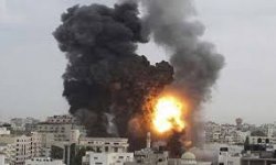 طيران العدوان يشن غارات على مطار صنعاء 