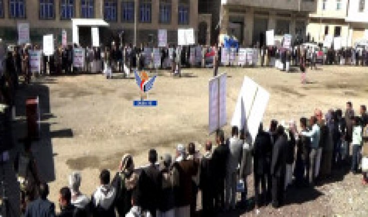 احتجاجات شعبية غاضبة تدين احتجاز السفن النفطية وجريمة اختطاف النساء