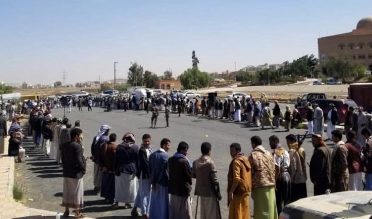 أبناء معين بأمانة العاصمة ينظمون وقفة ويسيرون قافلة للمجاهدين
