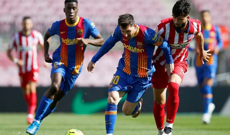 تعادل برشلونة وأتليتيكو يمنح ريال أفضلية في سباق اللقب