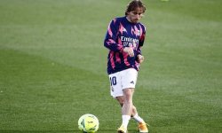 ريال مدريد يمدد عقد لاعبه مودريتش