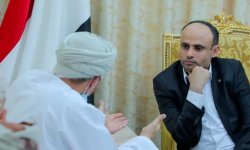 الرئيس المشاط يلتقي وفد المكتب السلطاني العماني