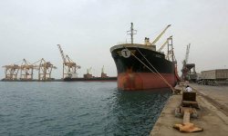 شركة النفط : وصول اول سفينة بنزين الى ميناء الحديدة منذ 6 أشهر
