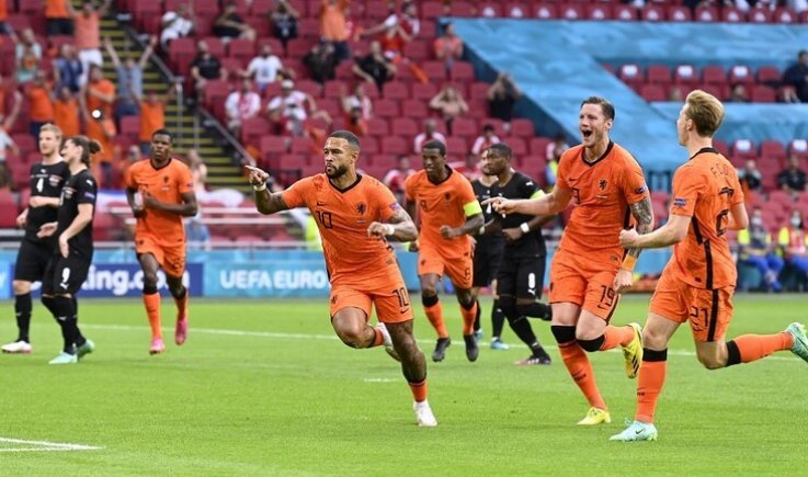 رسميا.. برشلونة يتعاقد مع الهولندي ممفيس ديباي