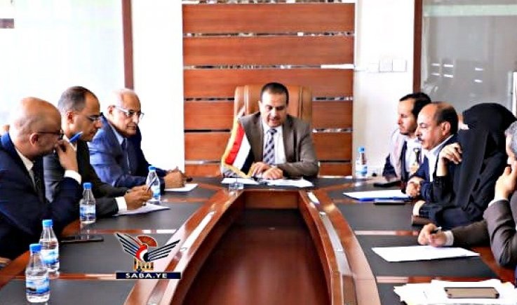 وزير الصناعة يؤكد توجه الوزارة للخدمات المالية الالكترونية