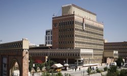 مبادرة جديدة من صنعاء لإنهاء القطيعة المصرفية وصرف مرتبات موظفي الدولة بإشراف اممي
