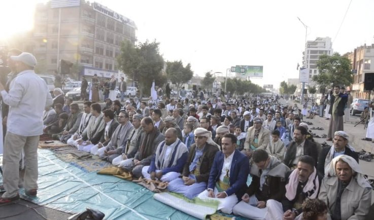 تنديدا بالقرصنة على سفن الوقود  موظفو شركة النفط ينظمون وقفة احتجاجية