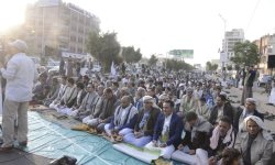 تنديدا بالقرصنة على سفن الوقود  موظفو شركة النفط ينظمون وقفة احتجاجية