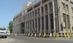 المياه تتسرب الى خزينة بنك عدن
