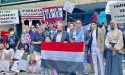 وقفة في نيويورك للتنديد بجريمة استهداف حافلة طلاب ضحيان بصعدة