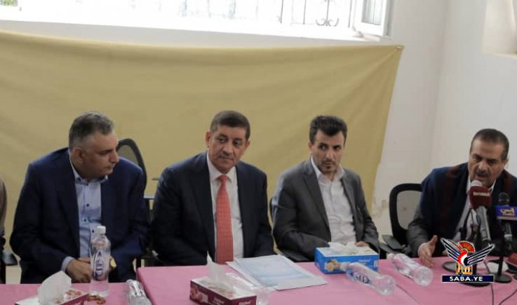 وزيرا الصناعة والصحة يدشنان عملية تسجيل تجار الاستيراد عبر ميناء الحديدة