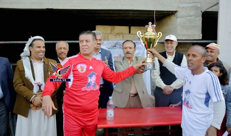 فريق نجوم الزمن الجميل يحرز كأس أربعينية الفقيد الطريقي