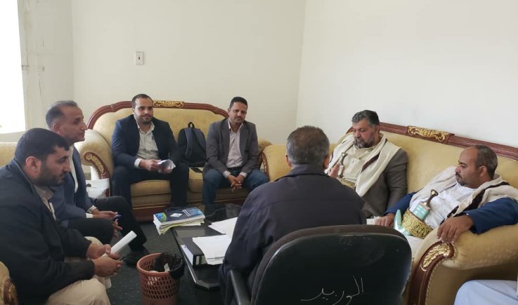 وزير الشباب والرياضة يترأس اجتماعًا مع لجنة المناقصات. 