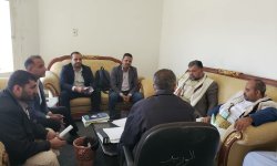 وزير الشباب والرياضة يترأس اجتماعًا مع لجنة المناقصات. 