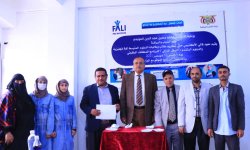 قيادة وزارة الشباب والرياضة تكرم طلاب معهد فالي الاكاديمي بصنعاء