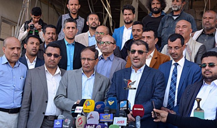 وزارة الاتصالات تعقد مؤتمراً صحفياً أمام شركة “تيليمن” بعد استهدافها من قبل العدوان”