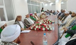مشايخ التصوف والعلماء بتعز خلال اجتماعهم مع قيادة المحافظة: نعيش مرحلة مثمرة بالعطاء الدعوي لله ونصرة الدين والوطن