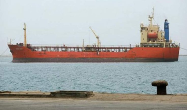 العدوان يخرق الهدنة ويحتجز سفن الوقود