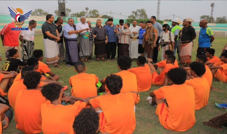 قحيم يطلع على استعدادات نادي أهلي الحديدة للمشاركة في دوري الثانية للقدم