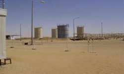 الاحتلال الإماراتي يستأنفُ نهب النفط الخام من عسيلان وبيحان في شبوة