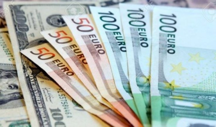 للمرة الأولى منذ 2002.. سعر صرف اليورو يعادل الدولار