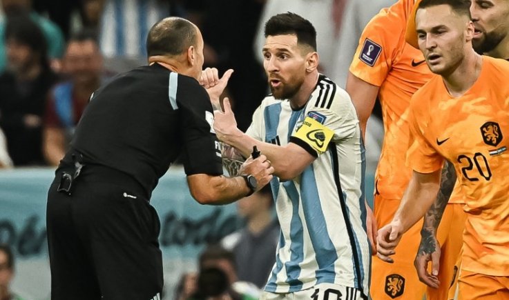 الفيفا يعلن طاقم تحكيم نهائي كأس العالم "قطر 2022"