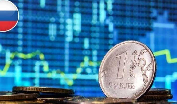 انخفاض الروبل الروسي لأدنى مستوياته منذ ثمانية أشهر