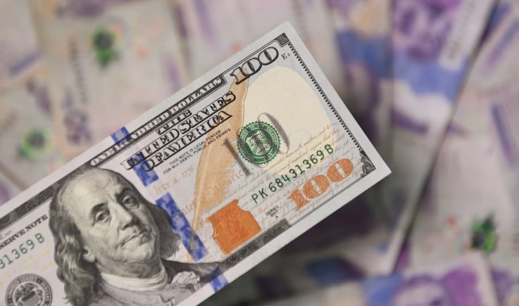 انخفاض الدولار مقترباً من أدنى مستوياته في سبعة أشهر