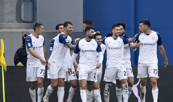 لاتسيو يتغلب على ساسولو في الدوري الإيطالي لكرة القدم