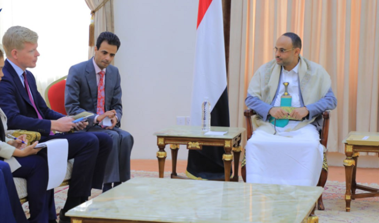 الرئيس المشاط يلتقي المبعوث الأممي والفريق المرافق له