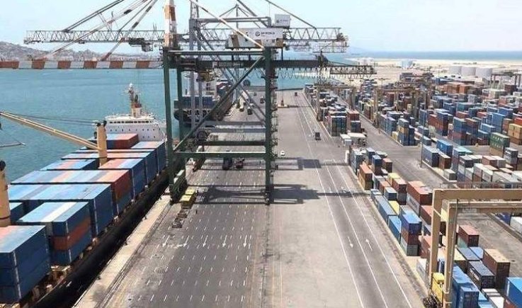 خبراء اقتصاديون : رفع الدولار الجمركي سياسة عدائية وتصعيد ضد الشعب اليمني