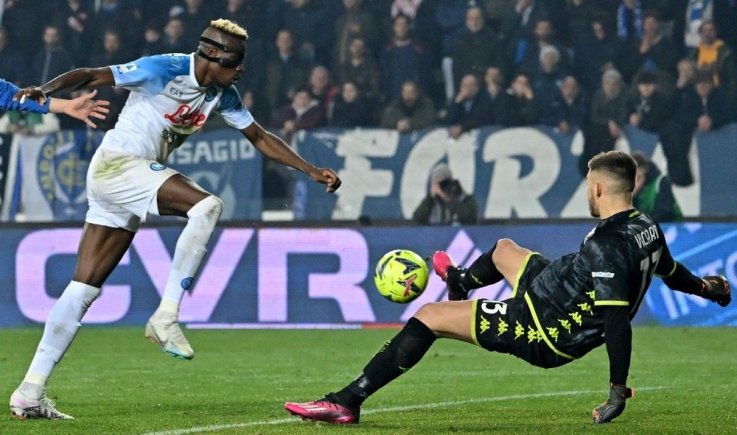 الدوري الإيطالي نابولي يواصل مشواره نحو اللقب بالفوز على إمبولي بثنائية نظيفة