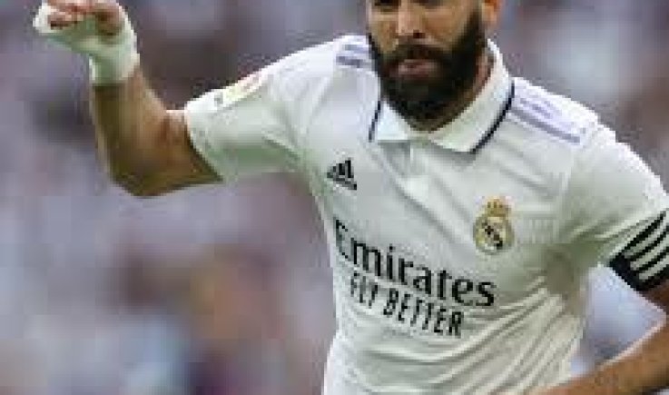 ريال مدريد يعلن رحيل مهاجمه كريم بنزيمة