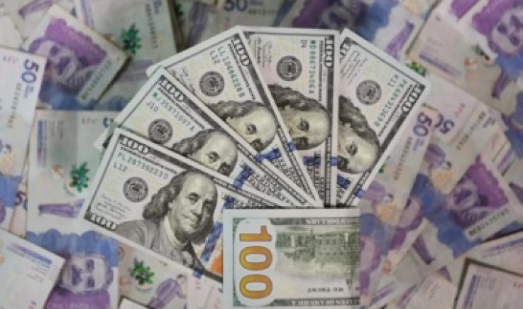 الدولار يحافظ على مكاسبه مقابل العملات الرئيسية