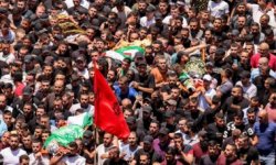 آلاف الفلسطينيين يشيعون جثامين شهداء العدوان على مخيم جنين