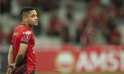 صورة.. ميسي حاضرا في توقيع روكي لبرشلونة