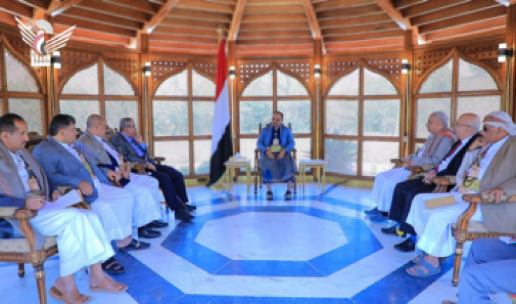 “السياسي الأعلى”يتهم أمريكا وبريطانيا بممارسة سياسة التجويع ونهب الثروات في المناطق المحتلة