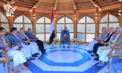 “السياسي الأعلى”يتهم أمريكا وبريطانيا بممارسة سياسة التجويع ونهب الثروات في المناطق المحتلة