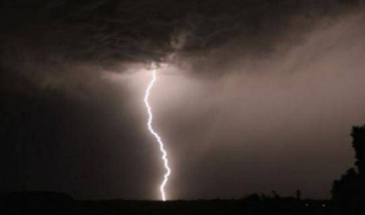 وفاة فتاة وإصابة مواطن بصواعق رعدية في المحويت