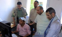 وزير الصناعة يدشن العمل بخدمات البوابة الالكترونية بمكتب الحديدة 