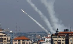 رشقات صاروخية جديدة تضرب مطار بن غوريون وانفجارات في "تل أبيب"