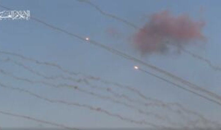 المقاومة الفلسطينية تدكّ تحشيدات العدو الصهيوني العسكرية بالصواريخ