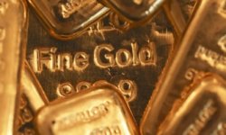 الذهب يحقق أولى خسائره الأسبوعية في أكثر من شهر