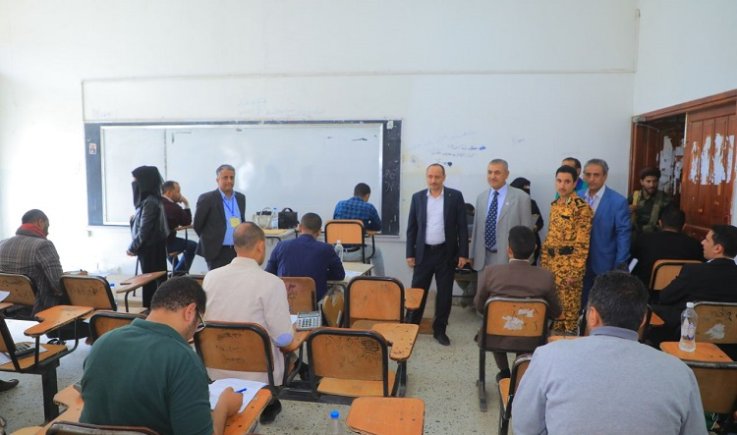 وكيل وزارة الصناعة يطلع على اختبارات الحصول على إجازة محاسب قانوني
