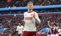 الدوري الإنجليزي: مانشستر يونايتد يفوز على أستون فيلا 2-1