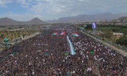 طوفان يماني في العاصمة صنعاء في مسيرة " لستم وحدكم .. صامدون مع غزة"
