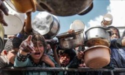 في ظل صمت العالم المنافق.. سلاح الجوع يفتك بسكان غزة في شهر رمضان