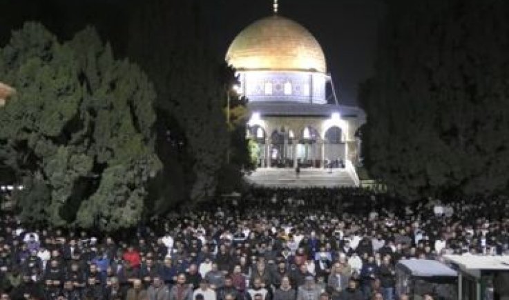55 ألف مصل يؤدون صلاتي العشاء والتراويح في المسجد الأقصى